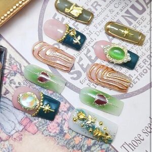 NWT SMALL Green Royal Theme Nail Design Square Press-On Nails Hexagram Nail Art
